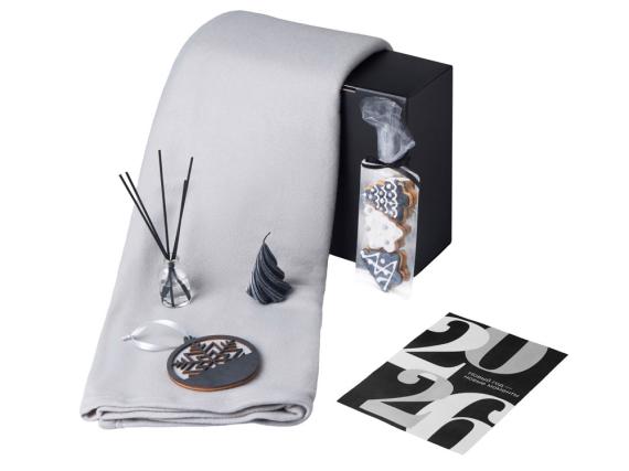 Подарочный набор «Re:Home» с пледом, свечой и диффузором