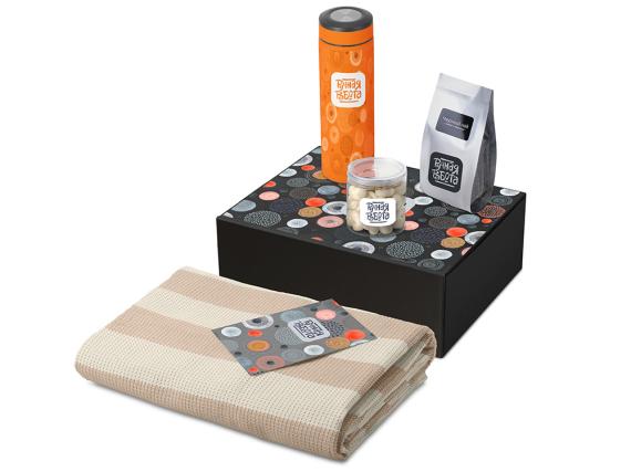 Подарочный набор «Re:y. Warm» с пледом, термосом и чаем